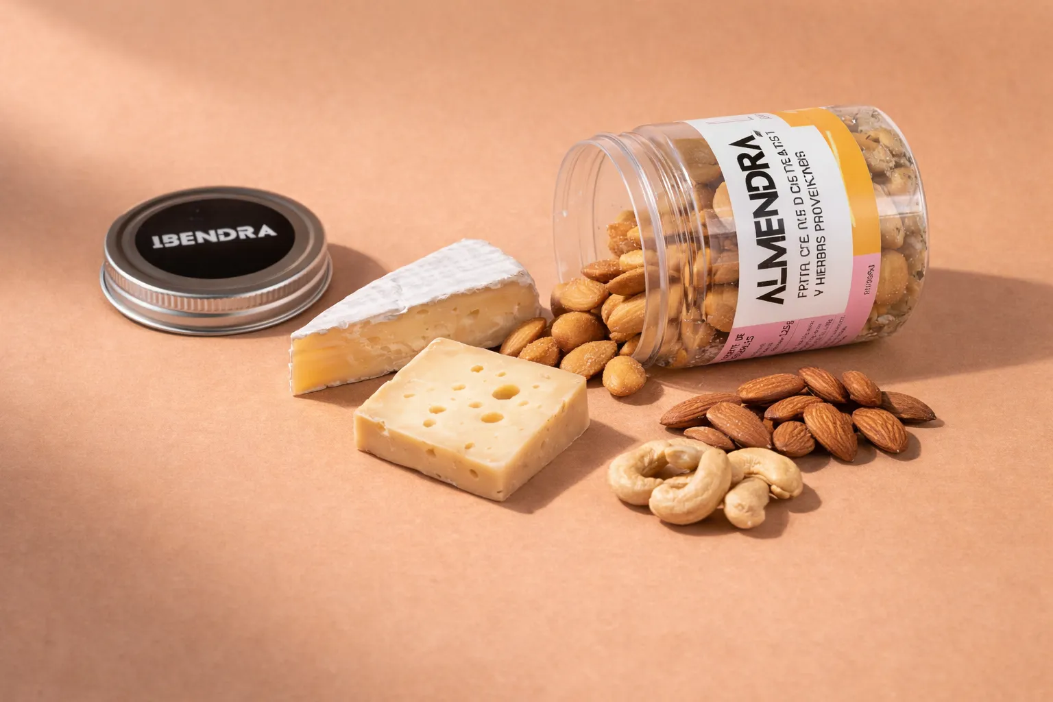 bote de almendras con queso y anacardos